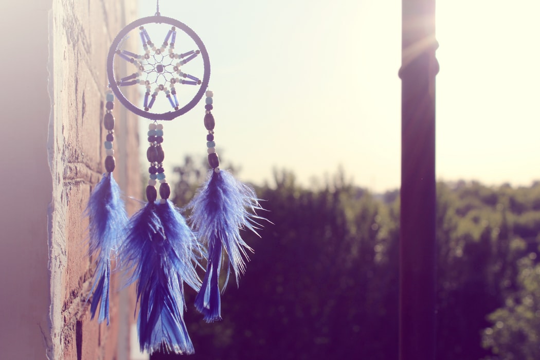 Placez votre dreamcatcher au-dessus du lit ou dans n'importe quelle pièce pour filtrer les énergies