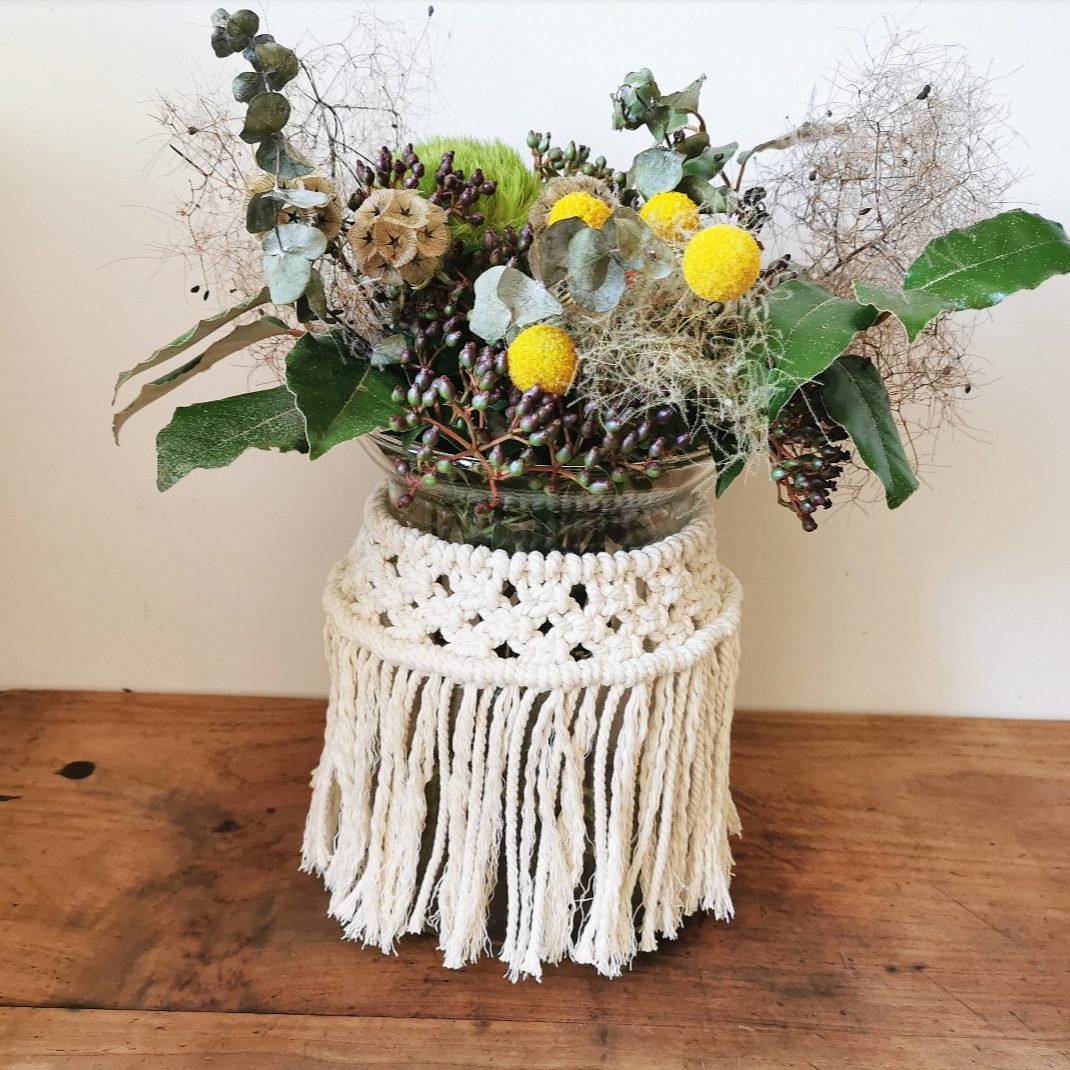 création artisanale macramé sur-mesure personnalisée fait main cache pot vase macramé