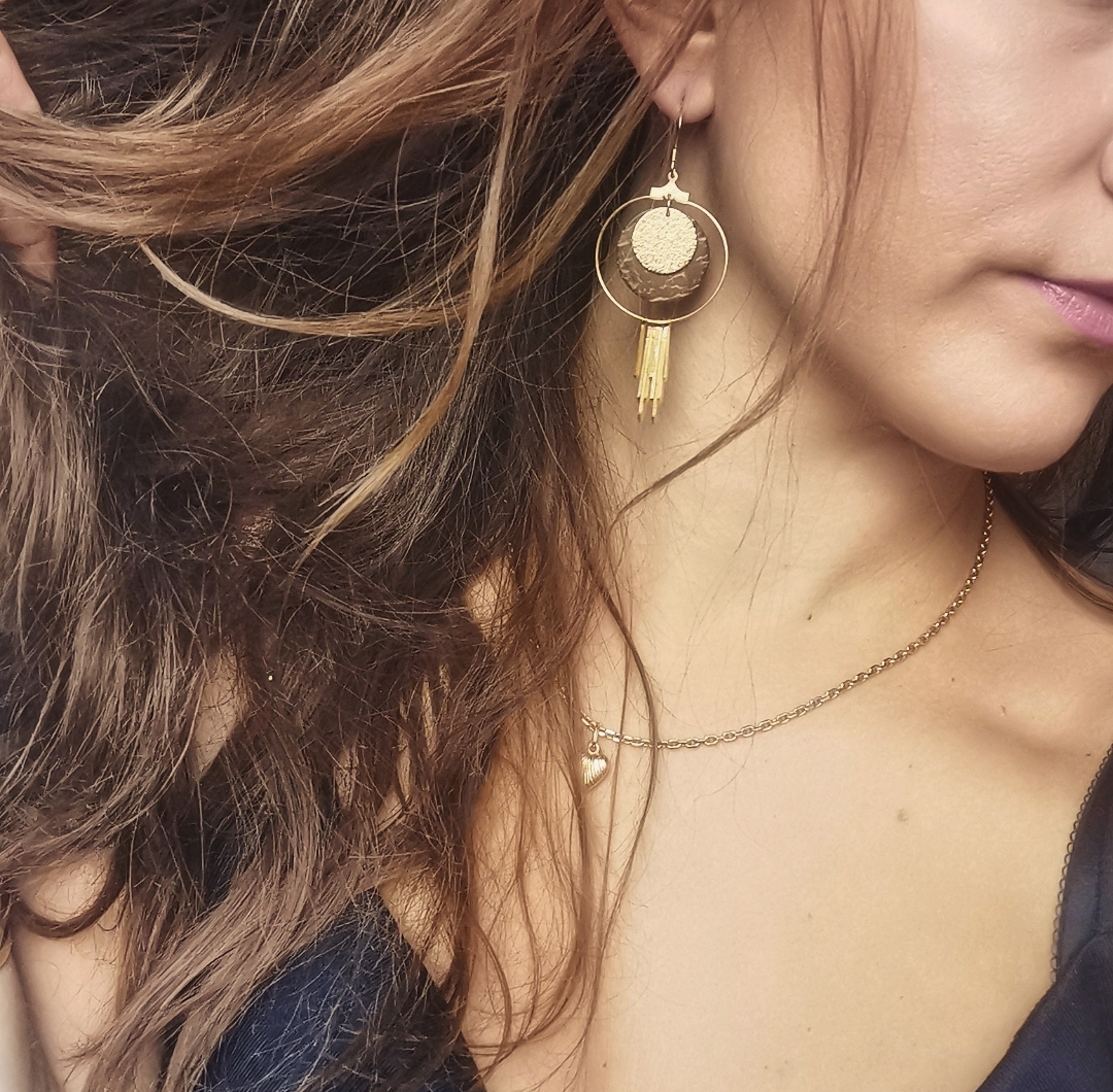 Boucles d'oreilles dorées artisanales, bijoux bohèmes artisanaux, idée cadeau artisanal fait main