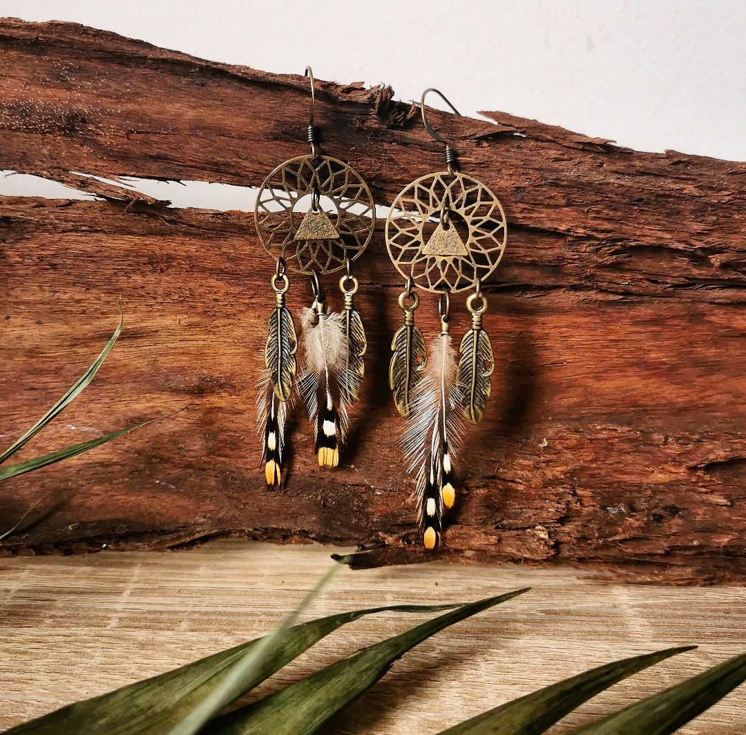 boucles d'oreilles attrape-rêves artisanat création bohème ethnique fait main en france bijoux plumes