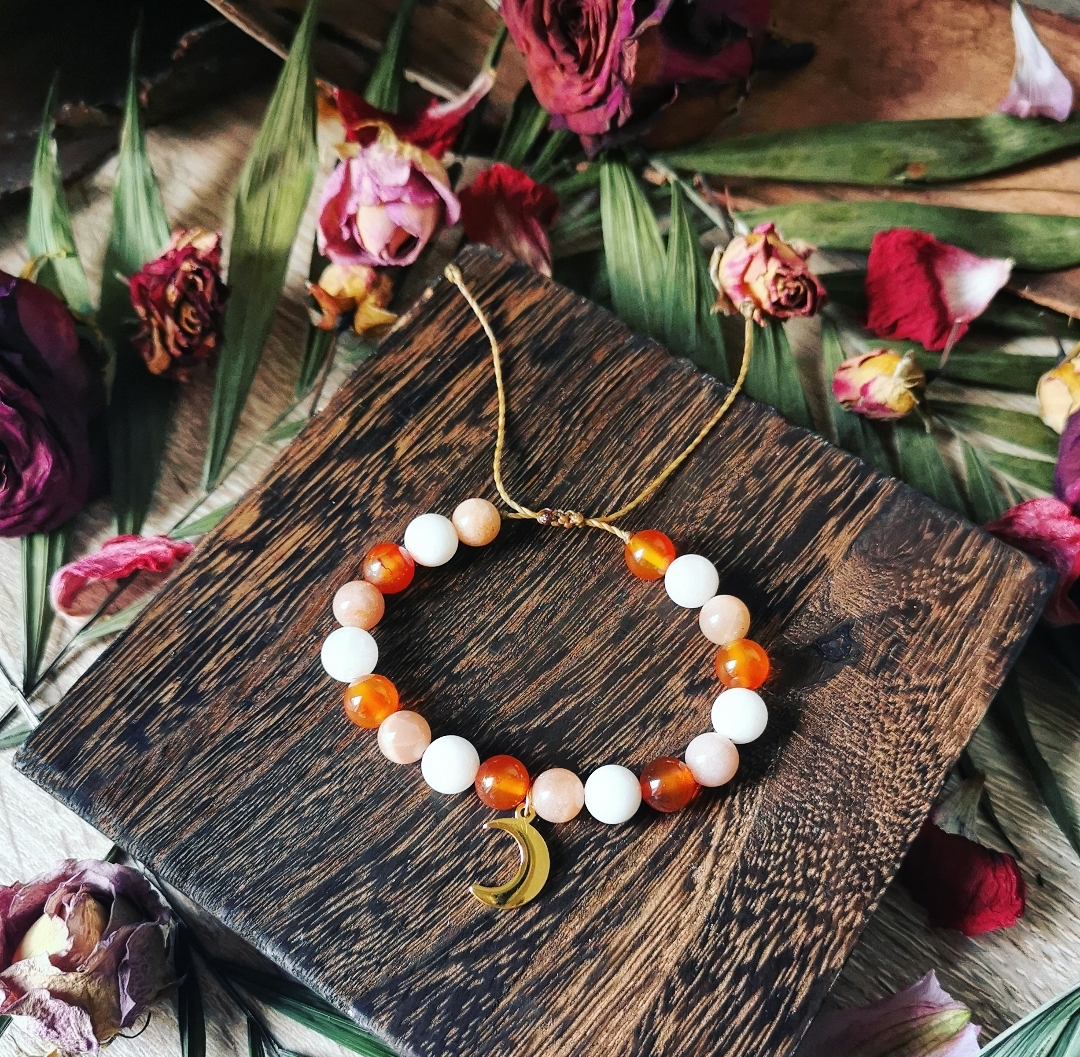 Bracelet pierres gemmes macramé, artisanat français, lithothérapie, cornaline, pierre de lune, pierre de soleil