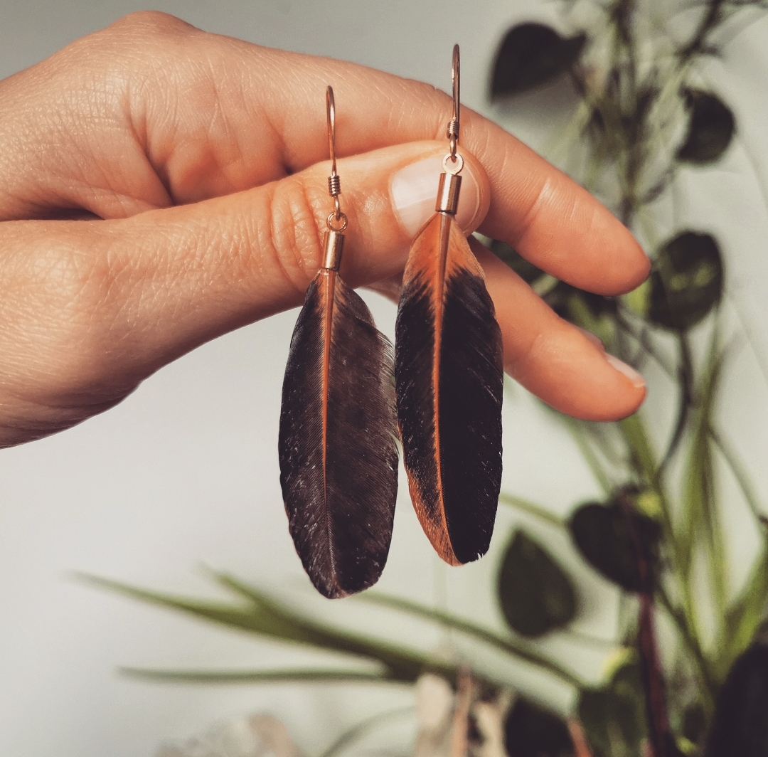 Bijoux ethniques et bohèmes, boucles d'oreilles plumes naturelles