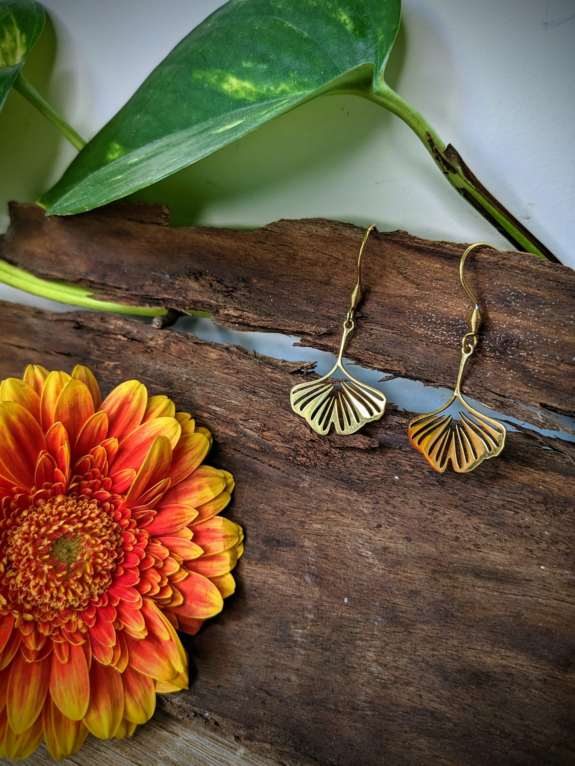 boucles d'oreilles bohèmes artisanales feuilles de ginkgo bijoux nature