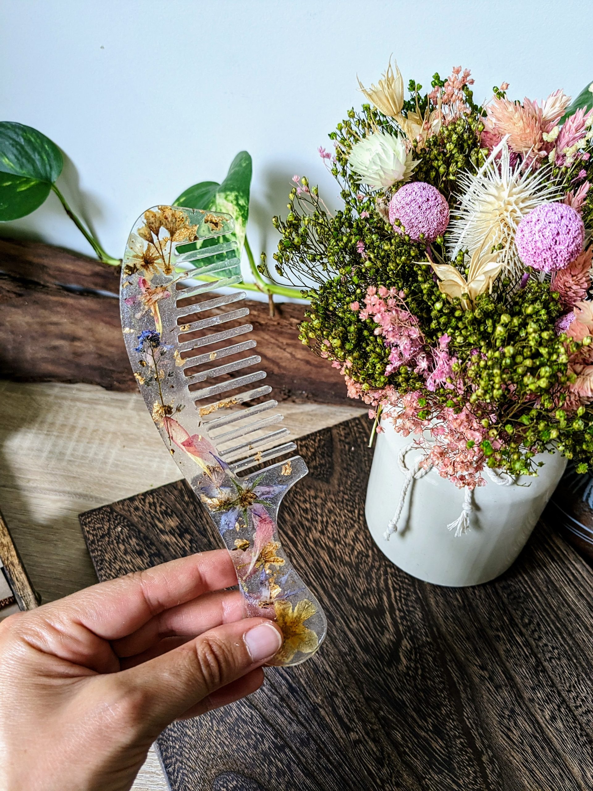 Peigne fleuri artisanal bohème fait main en france, création unique