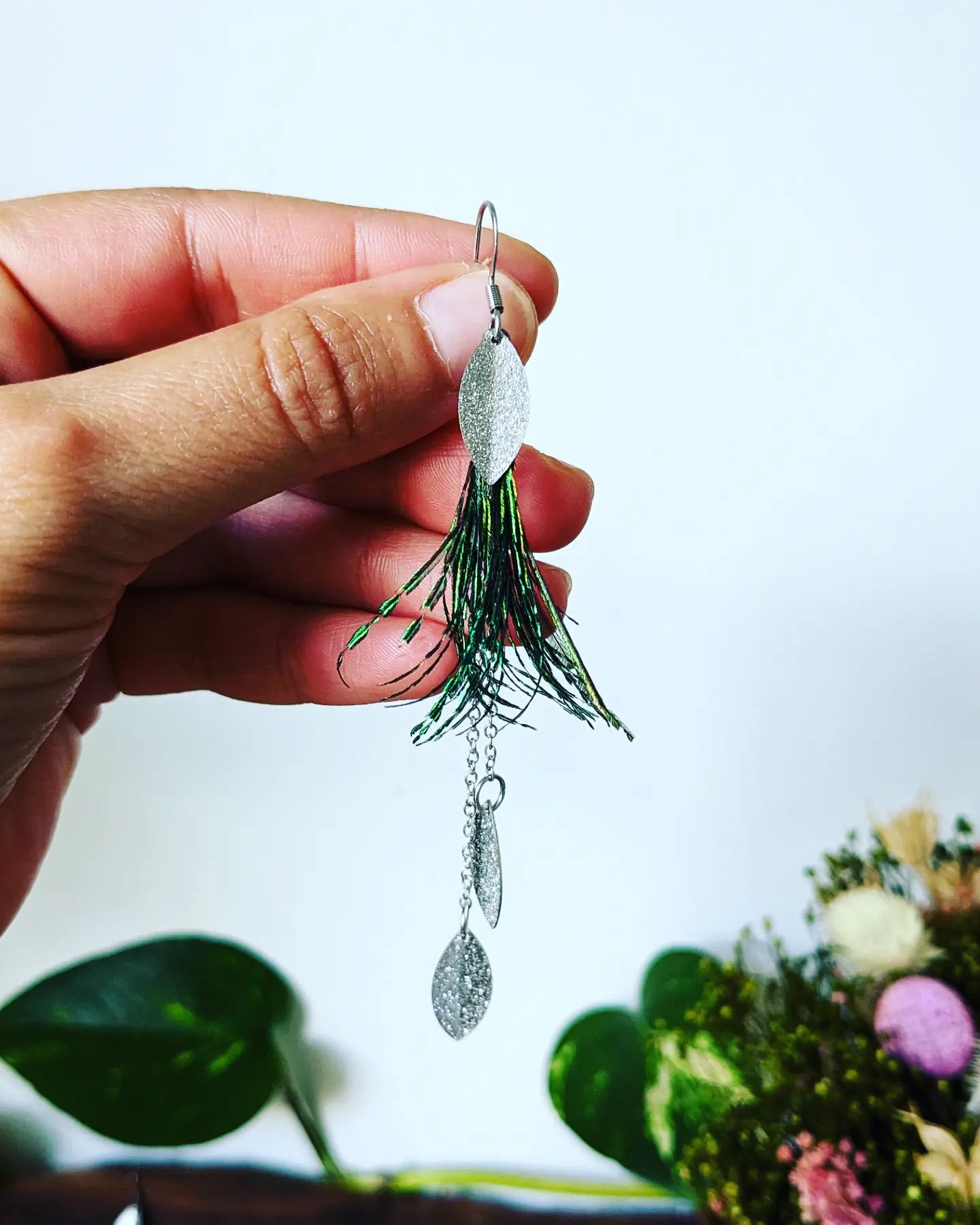 boucles d'oreilles ethniques bohèmes plumes naturelles bijoux artisanaux fait main