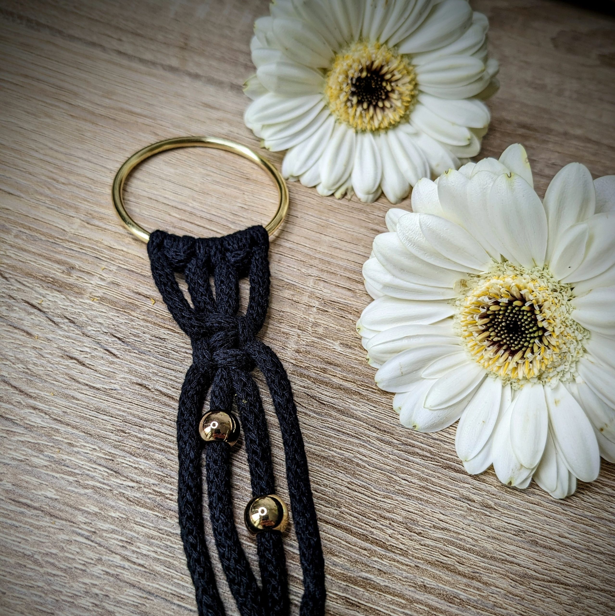 Ceinture à nouer dorée sale