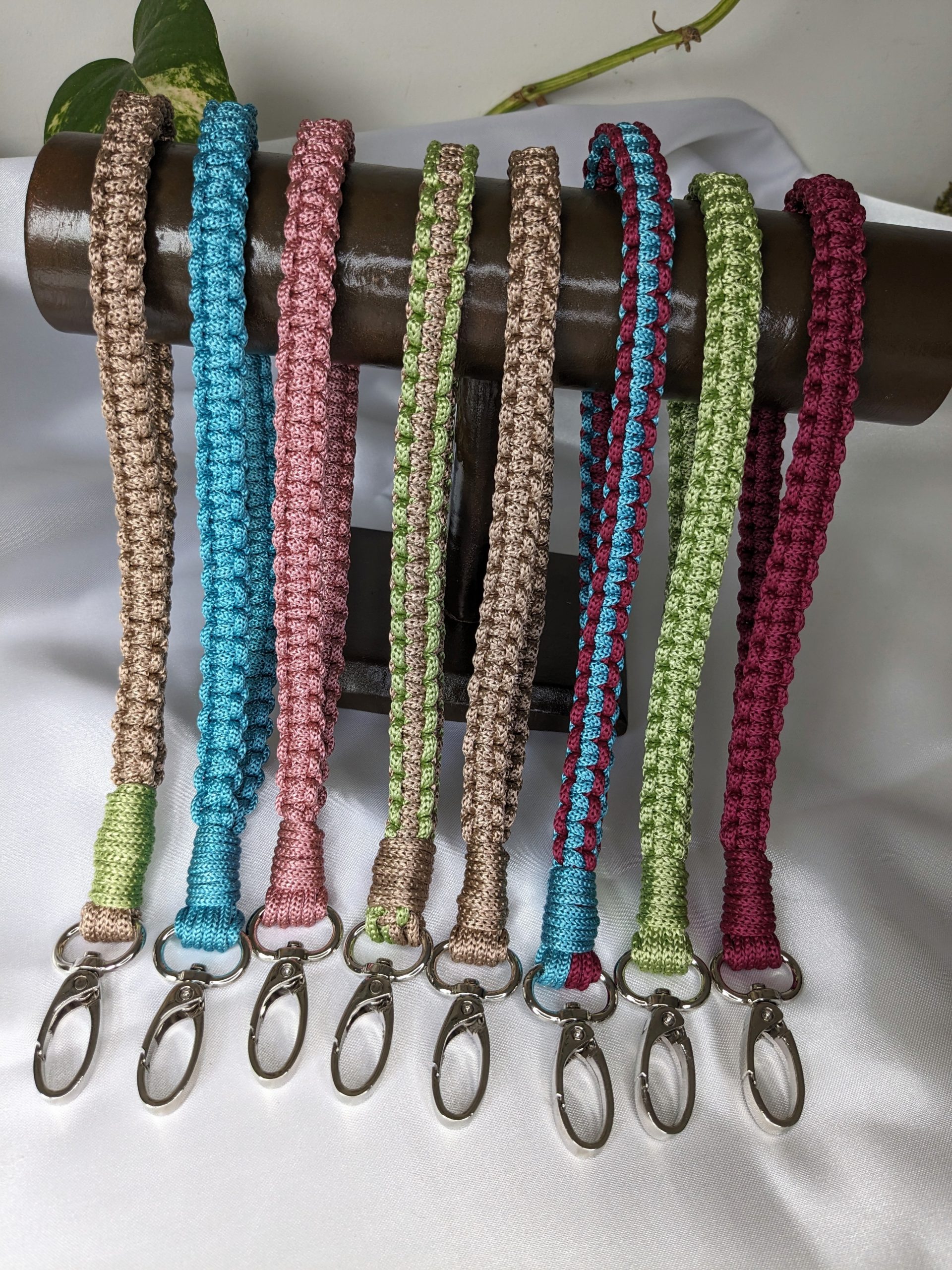 porte-clés, porte-clefs, macrame, paracorde, dragonne téléphone, fait main en france, idée cadeau, sur-mesure