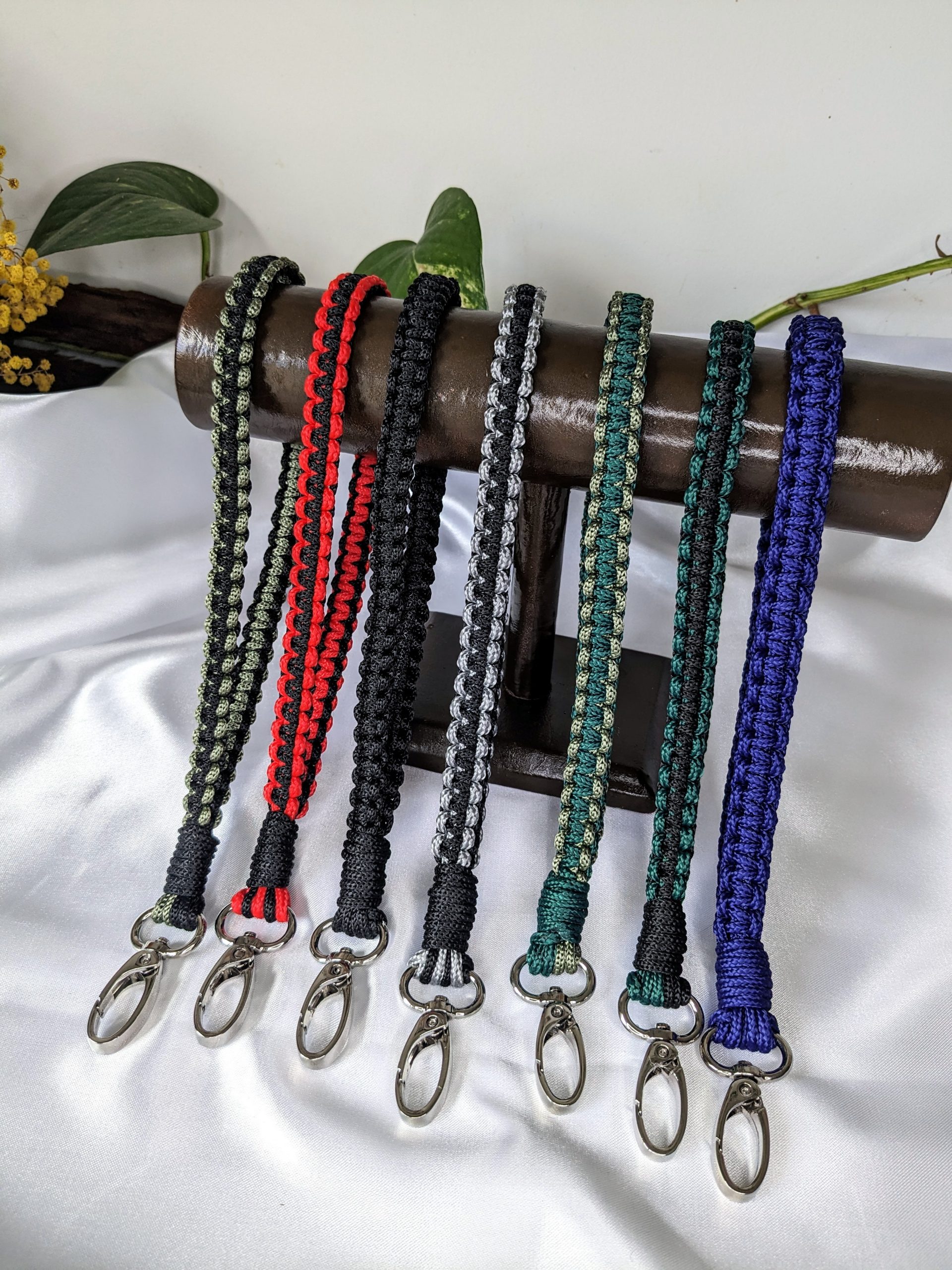 porte-clés, porte-clefs, macrame, paracorde, dragonne téléphone, fait main en france, idée cadeau, sur-mesure